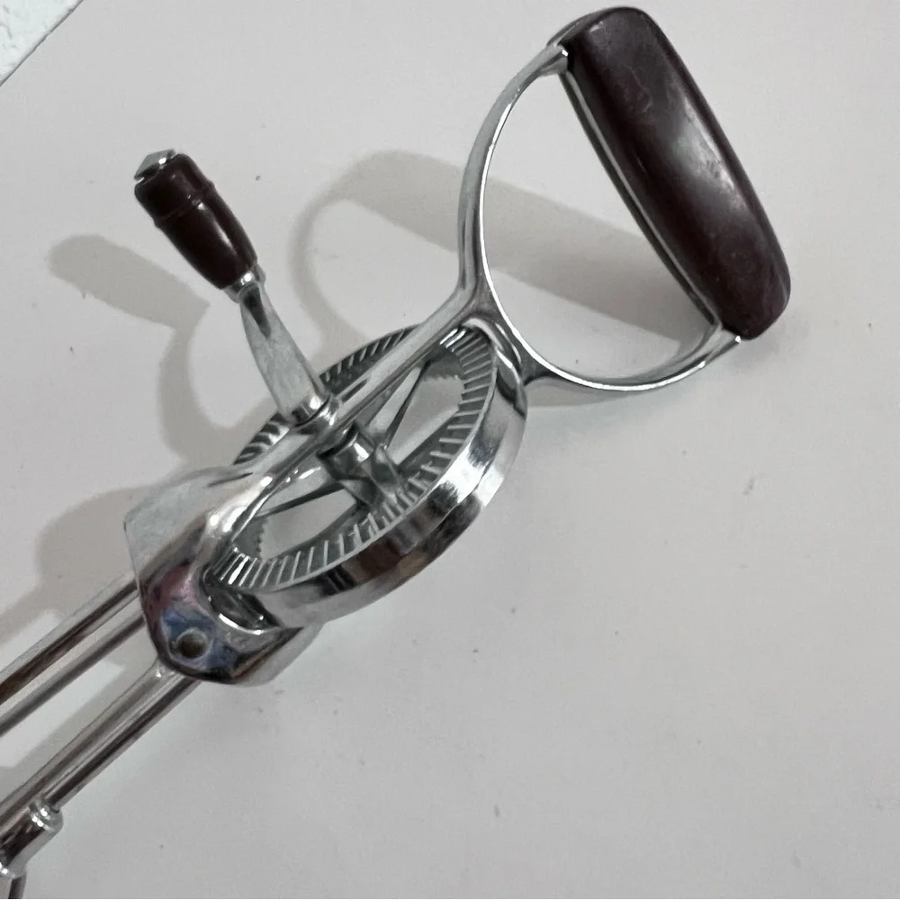 Vintage Classic Stainless Steel Hand Crank Mixer Egg Beater